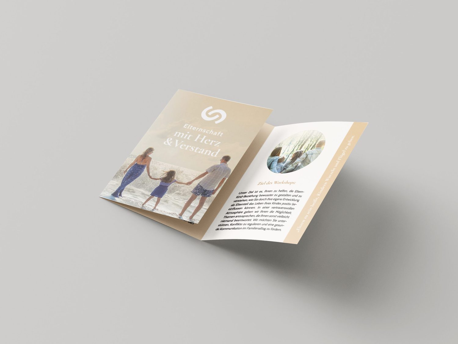 Außenseite des Flyers für Coach Connect